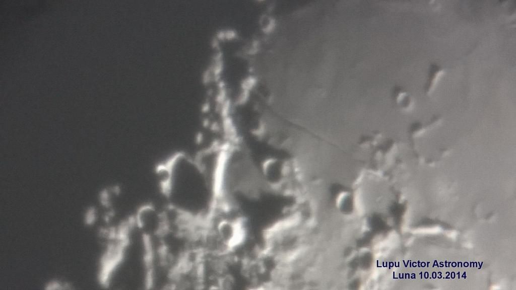 ASTROFOTOGRAFIA Cratere pe suprafața Lunii Cichus Weiss și Hesiodus.